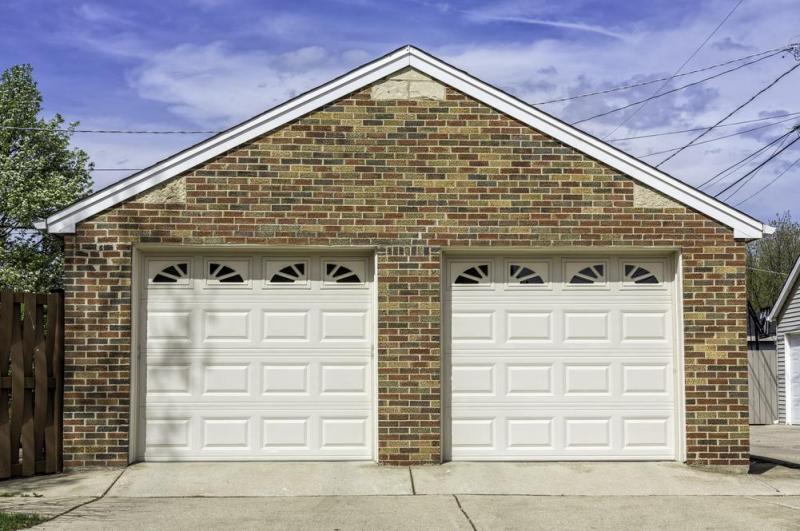 Faire construire un garage &agrave; Roulans : guide pratique